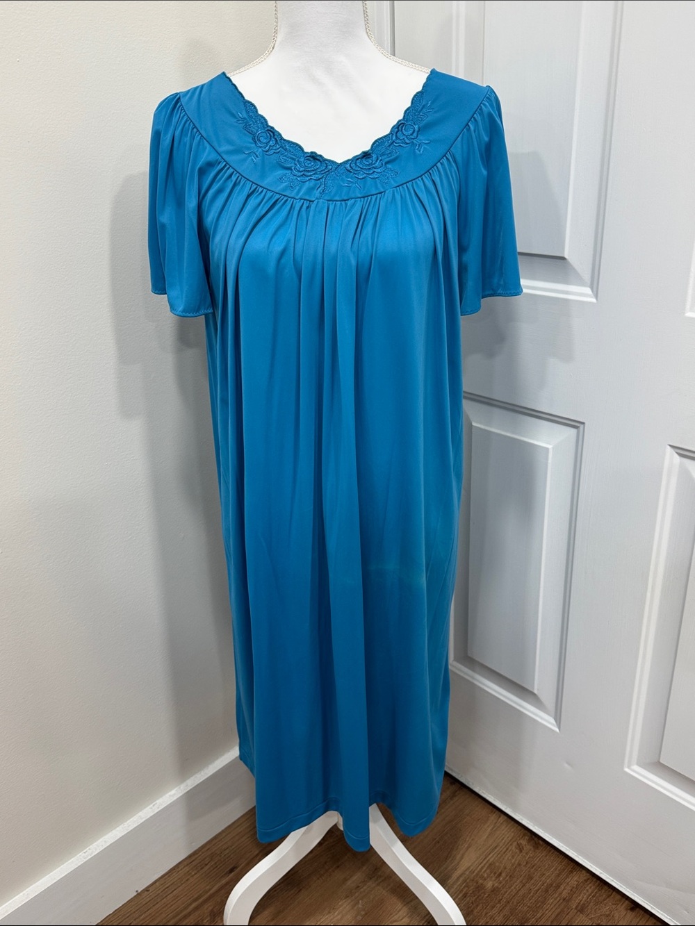 Vintage Shadowline Short Sleeve Nightgown Size M RN# 44651